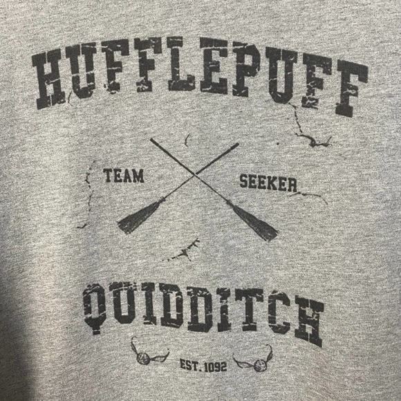 Harry Potter Sz M HUFFLEPUFF Quiddich Hiclot Top Harry Potter Hogwarts Academia - Picture 2 of 4